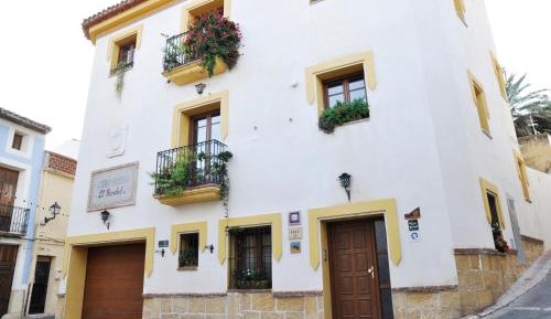 Apartment with Mountain View
