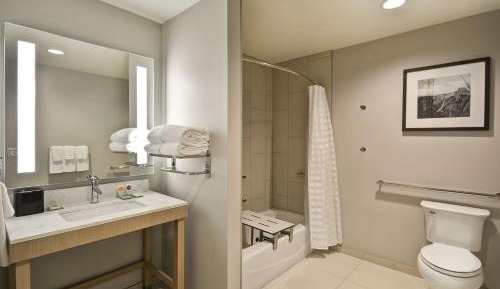 Queen Room with Two Queen Beds and Accessible Tub