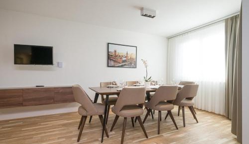 Four-Bedroom Apartment with Balcony 