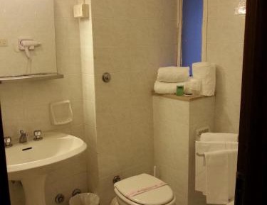 Two-Bedroom Apartment with Balcony - Split Level (3 Adults)