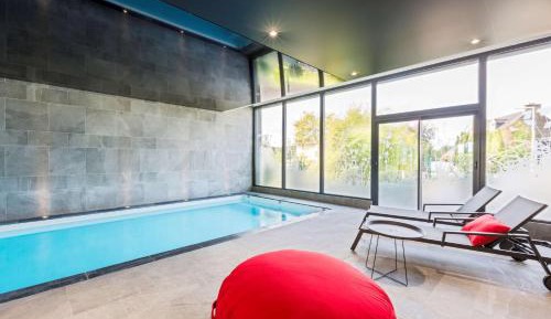 Junior King Suite with Round Bed and Spa Access