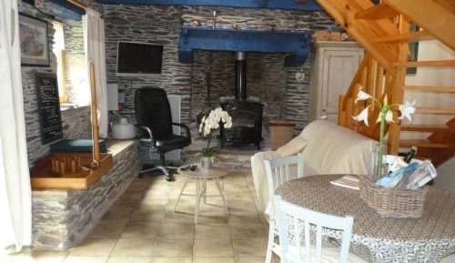 One-Bedroom House (4 Adults)