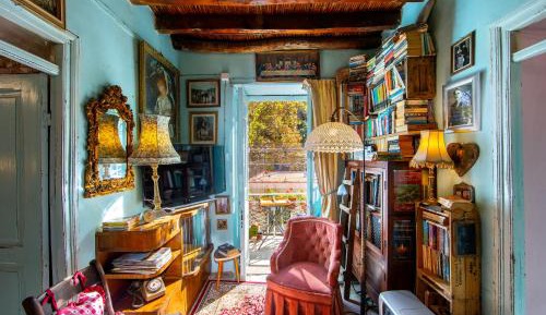 Vacation House with Terraces and Balcony