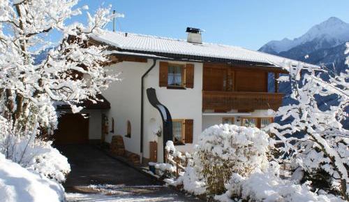 Apartment with Mountain View