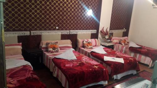 Family Room (5 Adults)
