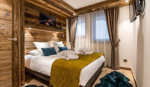 Apartment with Mountain View