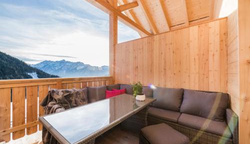 Apartment with Mountain View