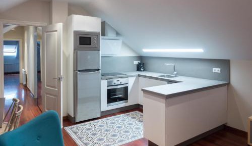 Apartment with Mountain View