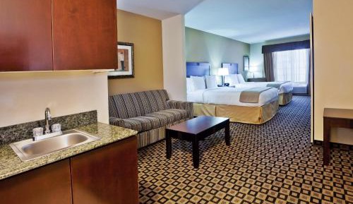 Queen Suite with Two Queen Beds and Additional Living Area