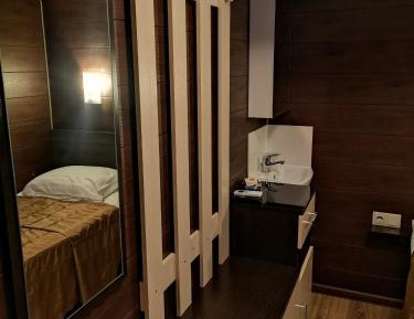 Single Capsule Bed with Pool and Sauna Access - Lower ground floor, No Window