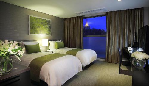 Deluxe Twin Room with Free Parking until 3pm the Next Day