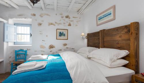 King Room with Roll-In Shower - Disability Access