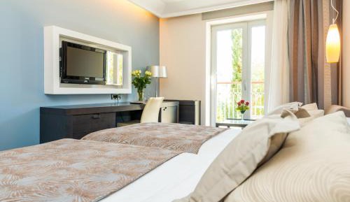 Classic Double or Twin Room with Balcony and Sea Side View