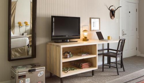 Deluxe King Room - Non-Smoking