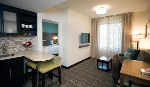 One-Bedroom King Suite