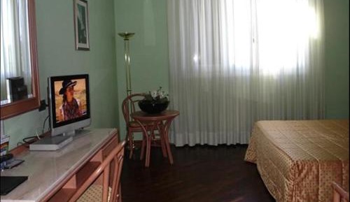 Double or Twin Room (1 Adult)