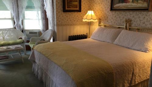 Deluxe King Room with Deck and Harbor View