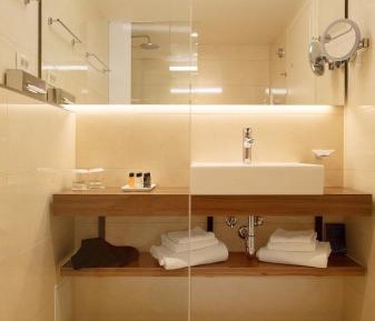 Deluxe Double or Twin Room with Balcony and Sea View