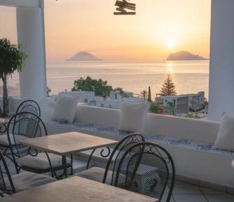 Double or Twin Room with Patio