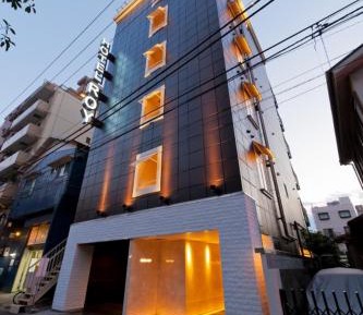 Double Room with Private Bathroom - Check in at 22:00 - Check out at 12:00