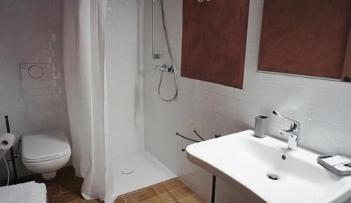 Deluxe Room (2 Adults + 1 Child)