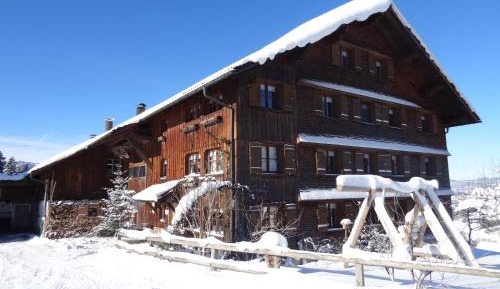 Apartment with Mountain View