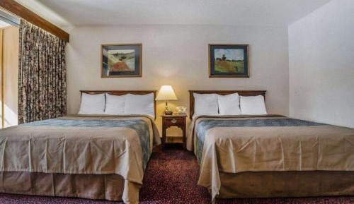 Queen Room with Two Queen Beds - Non-Smoking