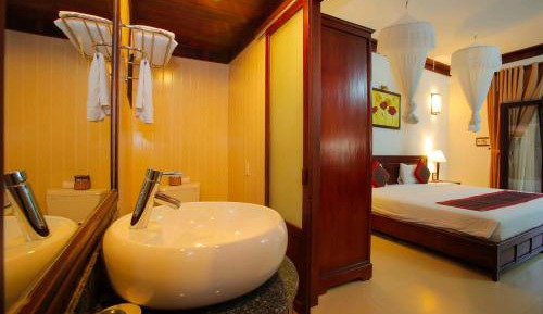 Superior Double or Twin Room with Pool View