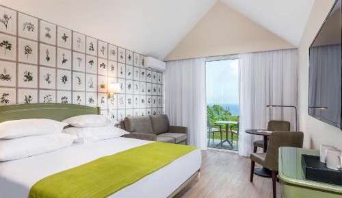 Studio with Side Sea View