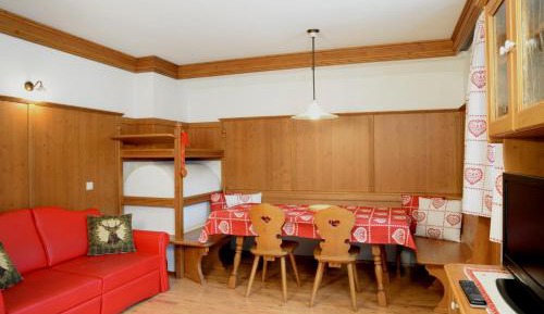 Apartment with Mountain View