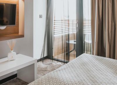 Deluxe Double Room with Side Sea View