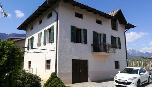 Apartment with Mountain View