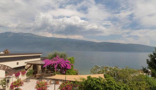Standard Double Room with Lake View