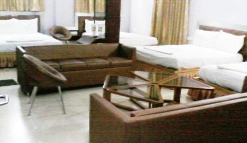 10-Bed Mixed Dormitory Room