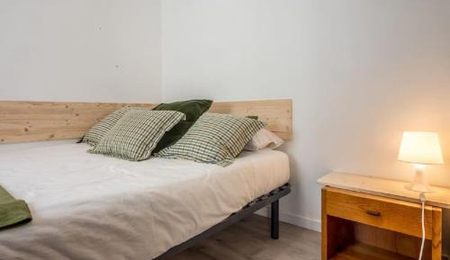 Apartment with Mountain View