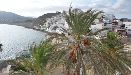 One-Bedroom Apartment with Sea View and Terrace