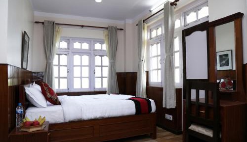 Deluxe Double Room (2 Adults + 1 Child)