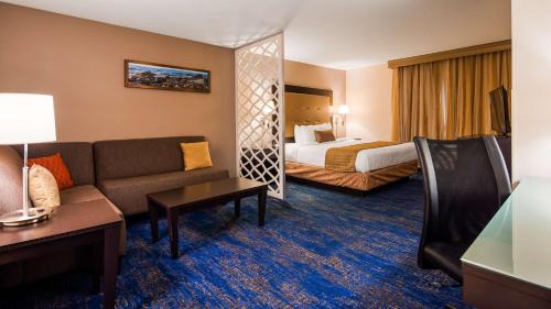 Two-Bedroom King Suite with Queen Bed