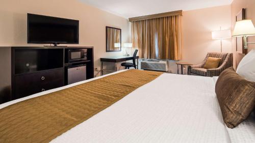 King Room with Bath Tub - Disability Access