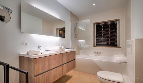 Deluxe Double Room (2 Adults + 1 Child)