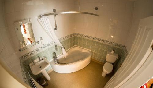 Family Room (2 Adults + 2 Children)