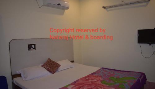 Deluxe Double Room (2 Adults + 1 Child)