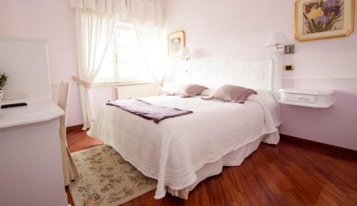 Deluxe Double Room with Private Bathroom