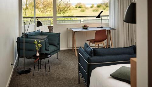 Superior King Room with View