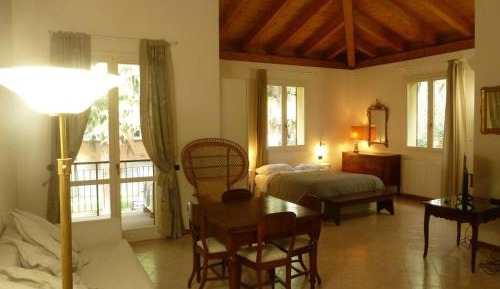 Apartment with Garden View