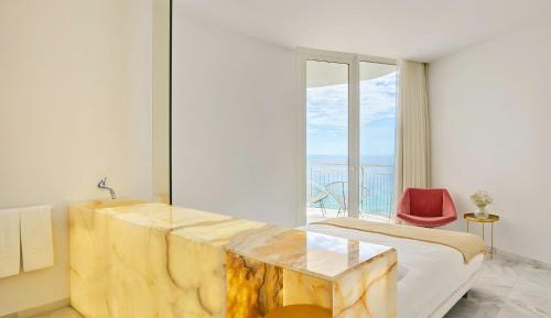 Superior Double Room with Lateral Sea View and Balcony