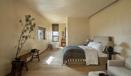 Double Room (Including Afternoon Tea and Good Night Dessert)