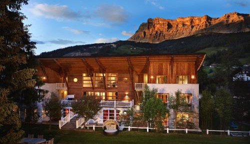 Two-Bedroom Apartment (4 Adults)