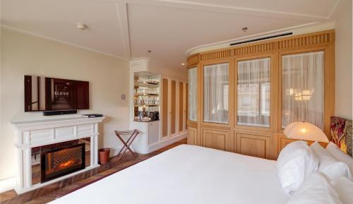 Premium Velazquez View