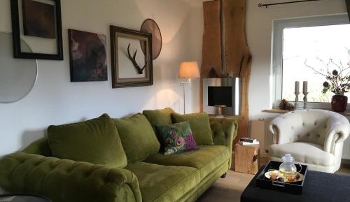 Apartment with Mountain View